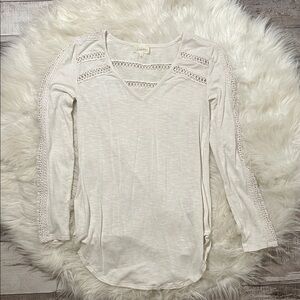 DELETTA White Lace Long Sleeve Top
